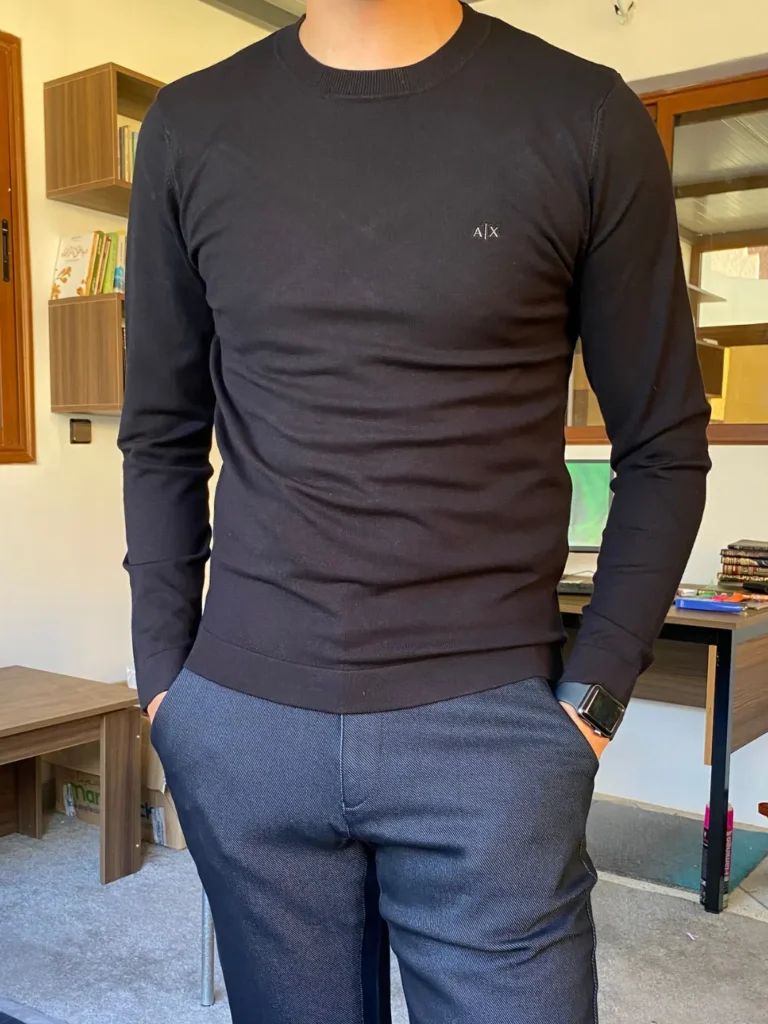 Pull Col Rond AE en Maille – Allure Minimaliste & Business